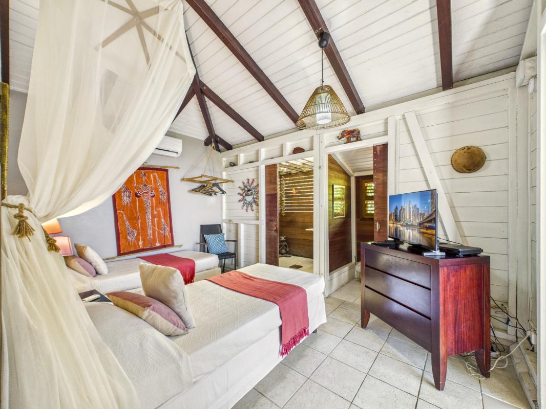 25.Location Villa piscine Deshaies Guadeloupe_Chambre 2 vue mer